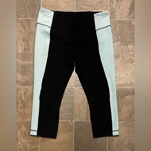 Lululemon Athletic Leggings / Capri - Black / Mint - Sz 10 - Used